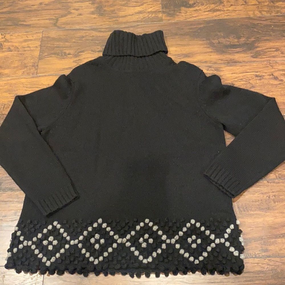 jillian jones lambs wool turtle neck sweater size L Pom Pom accent on bottom